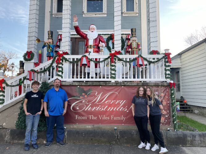 Wheeling Island Family Creates Christmas Magic